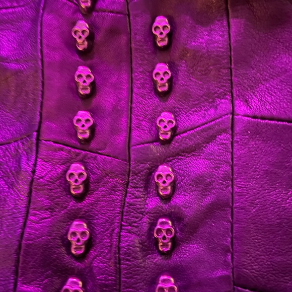 Leather and stainless steel skulls - Picture 2 of 3